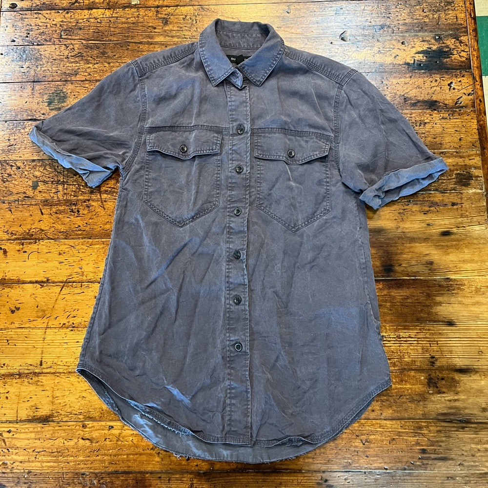 Banana Republic Grey Distressed Women’s Button Up. Size XS